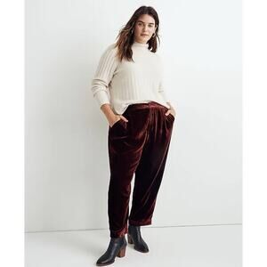 Madewell Velvet Tapered Pleat Pull-On Pants in Dark Cabernet
